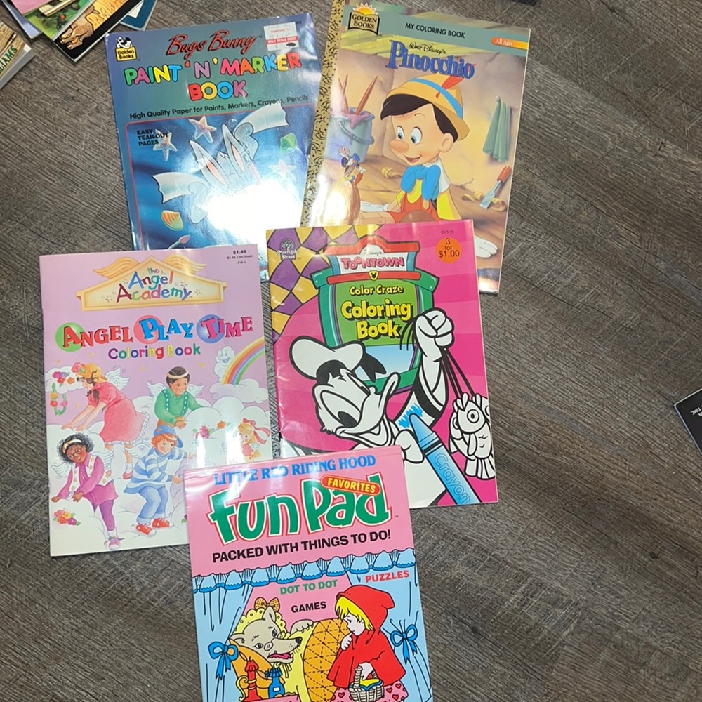 4 coloring books & fun pad